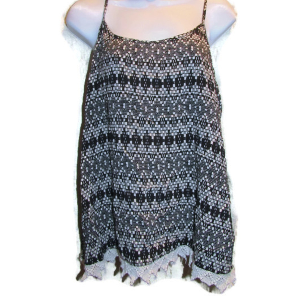 Black & White Geometric Print Cami EUC Mossimo EUC